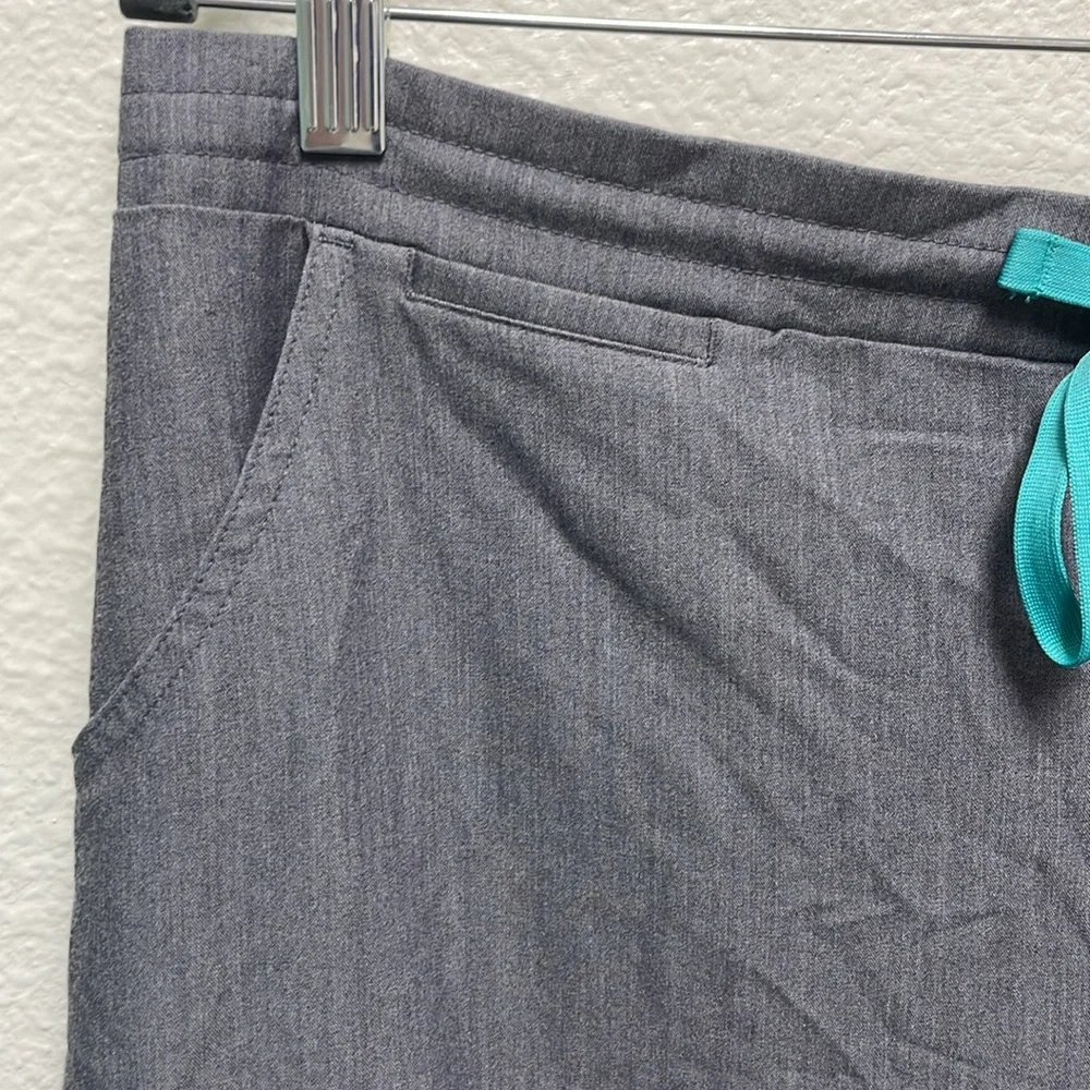 Figs Women’s Charcoal Gray Technical Scrub Cargo Pants Size Large